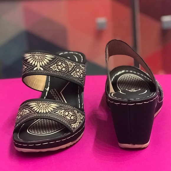 Restocked Italina Black Floral Embroidered Peep Toe Chunky Platform Heel Sandal - Picture 5 of 11